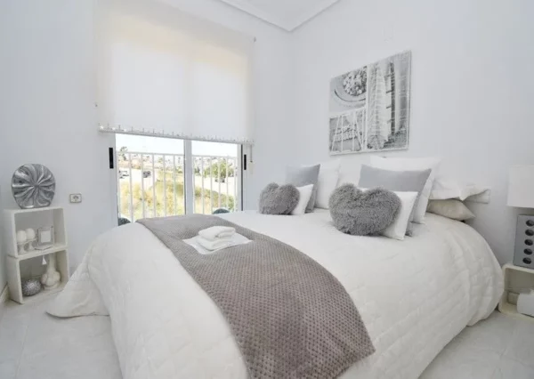 Beeindruckende Villa mit privatem Pool in Villamartin Costa Blanca Bild 6
