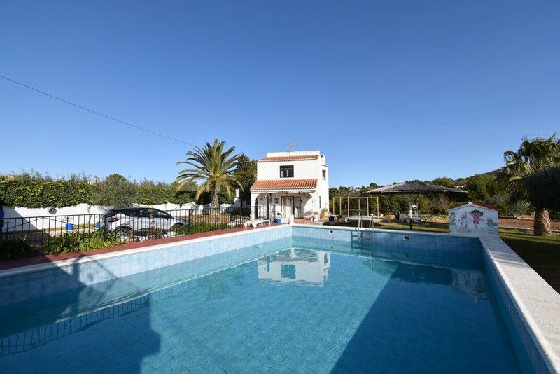 Attraktive Villa in Riba Roja del Turia