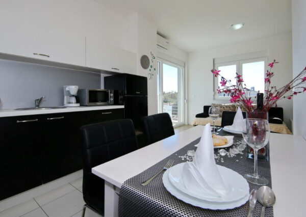 enovia real estate Attraktive Villa mit privatem Pool Nin Zaton 5
