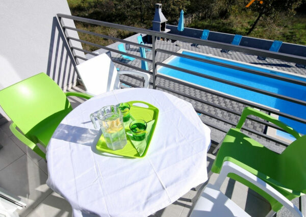 enovia real estate Attraktive Villa mit privatem Pool Nin Zaton 7