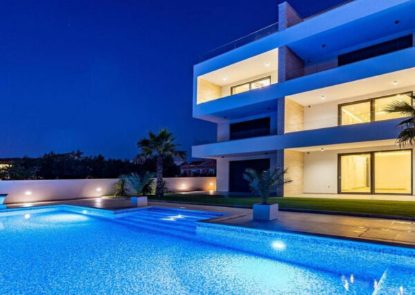 enovia real estate Exklusives Apartment mit Pool Neubau in Bibinje 2