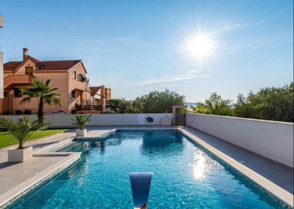 enovia real estate Exklusives Apartment mit Pool Neubau in Bibinje 4