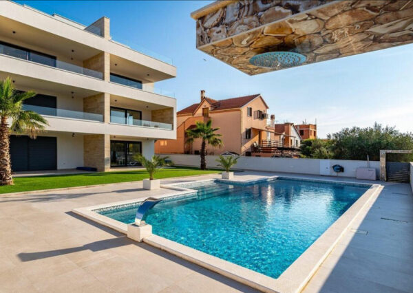 enovia real estate Exklusives Apartment mit Pool Neubau in Bibinje 5