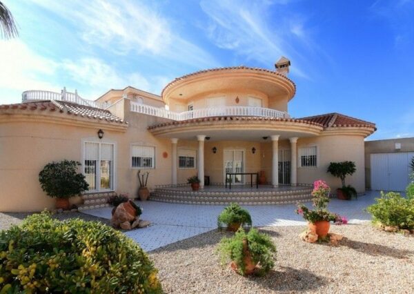 enovia real estate Herrliche Villa in Urrutias 3