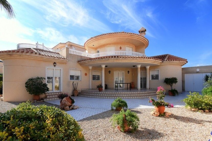 Herrliche Villa in Urrutias