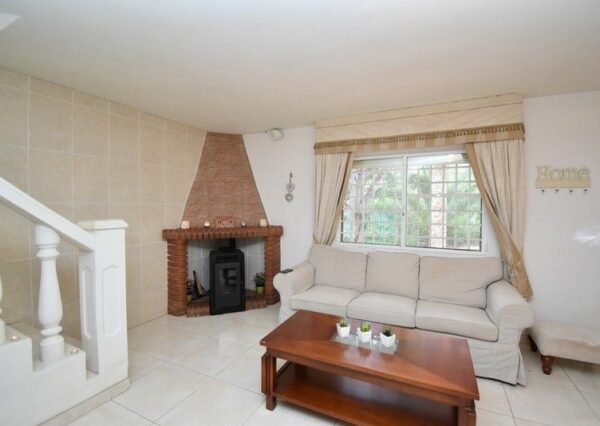 enovia real estate Mediterrane Villa mit eigenem Pool in Montroy 4