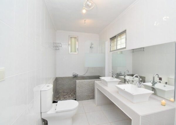 enovia real estate Mediterrane Villa mit eigenem Pool in Montroy 7