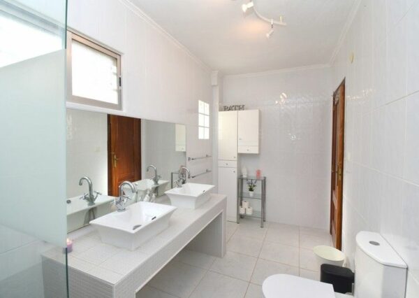 enovia real estate Mediterrane Villa mit eigenem Pool in Montroy 8