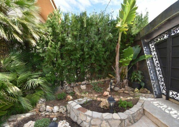 enovia real estate Traumhafte Villa im Landhausstil mit Pool in Valencia Region Montserrat 4
