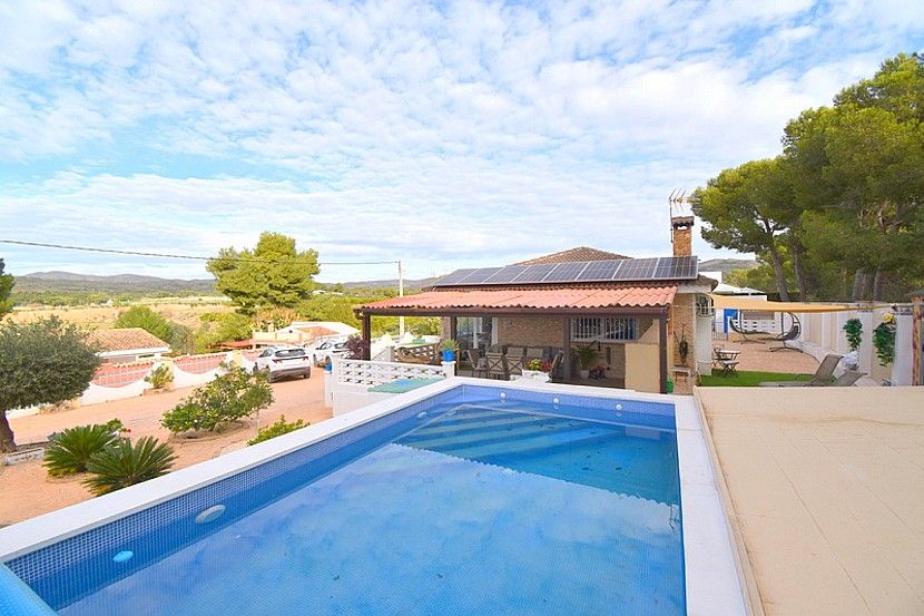 Villa im Landhausstil in Lliria