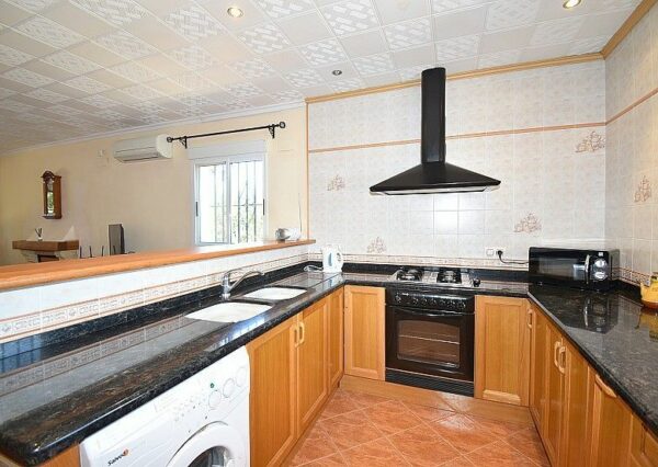 enovia real estate Villa mit Pool in Alberic Region Valencia 2