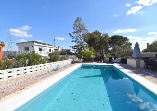 enovia real estate Wunderbare Villa in Turis 1