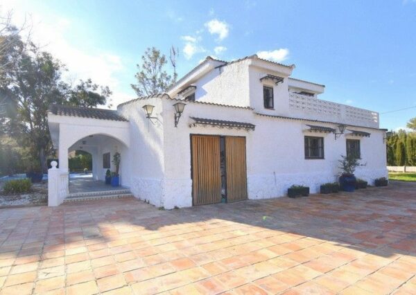 enovia real estate Wunderbare Villa in Turis 2