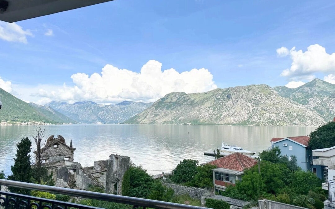 Bezaubernder Meerblick: Apartment mit zwei Schlafzimmern in Dobrota, Kotor