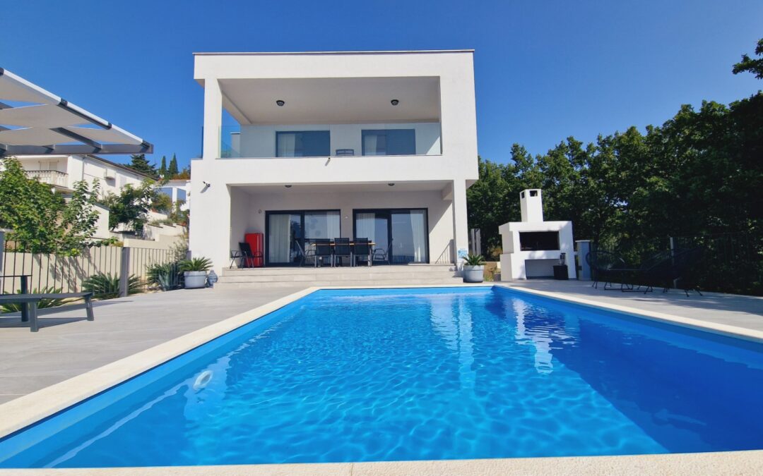 Neue moderne 4 Zimmer Villa mit Pool und bezauberndem Meerblick in Maslenica