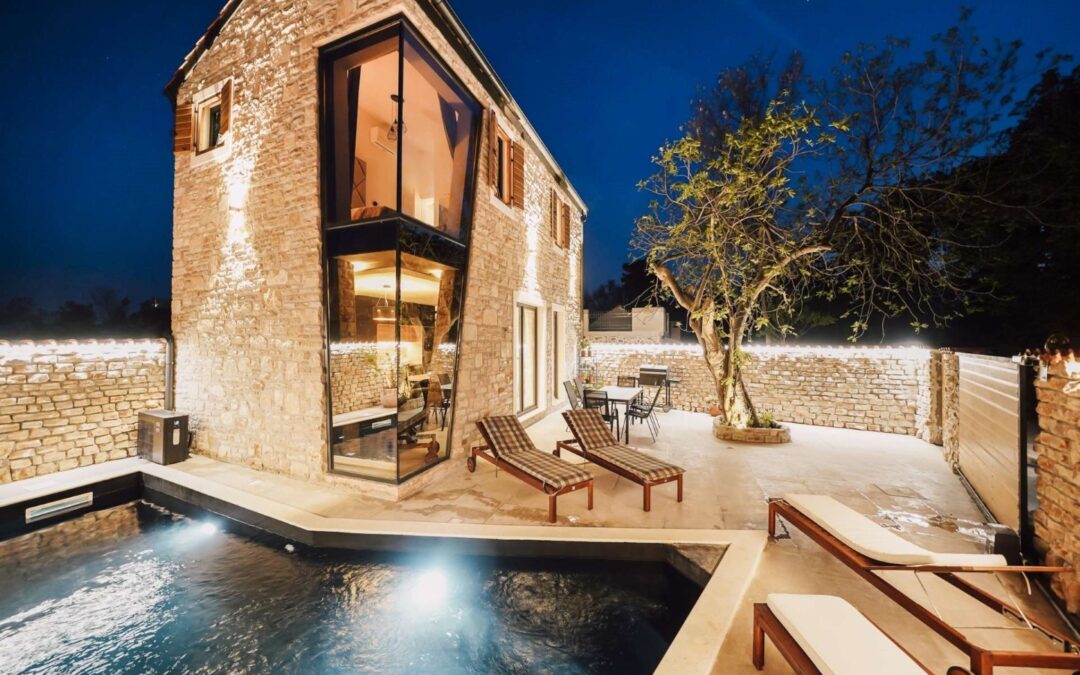 Modernes neues Haus im mediterranen Stil mit Swimmingpool, Privlaka